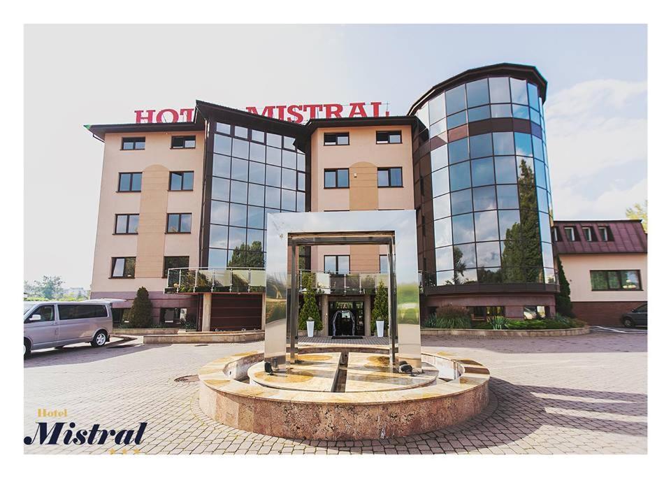 Hotel Mistral Марки Екстериор снимка