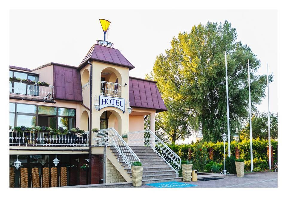 Hotel Mistral Марки Екстериор снимка